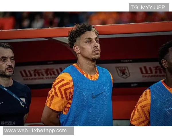 克雷桑身穿巴西9号球衣现场助威激情对决韩国队